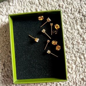 STUD EARRINGS